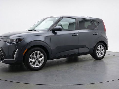 Used 2025 Kia Soul LX w/ LX Technology Package image 3