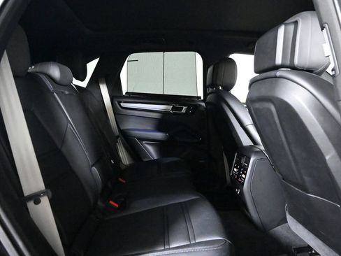 Used 2023 Porsche Cayenne Platinum Edition AWD/4WD image 37