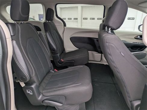Used 2023 Chrysler Voyager LX image 21