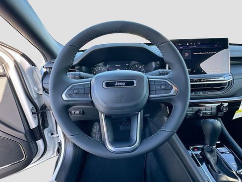 New 2026 Jeep Compass Latitude image 7