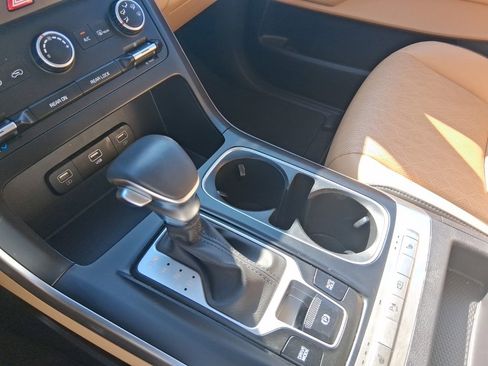 Used 2024 Kia Carnival LX image 24