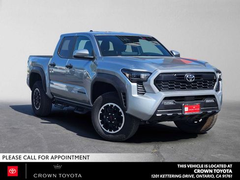 Certified 2025 Toyota Tacoma TRD Off-Road AWD/4WD image 1