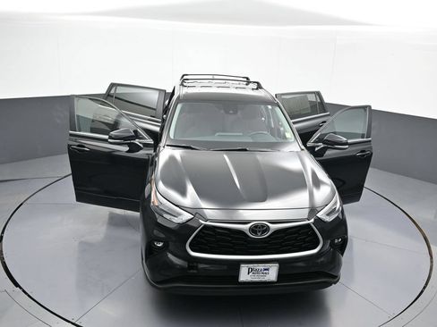 Certified 2023 Toyota Highlander LE FWD image 46