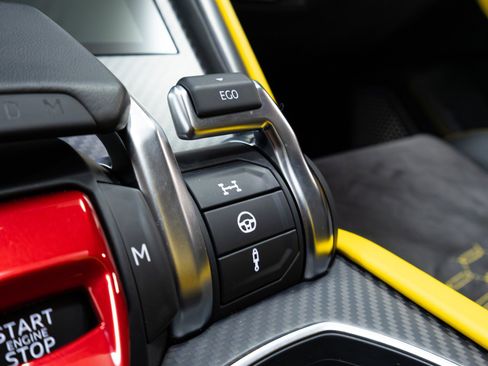 Used 2022 Lamborghini Urus image 74