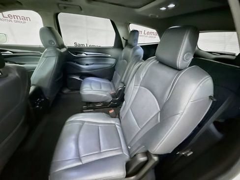 Used 2018 Buick Enclave Essence FWD image 25