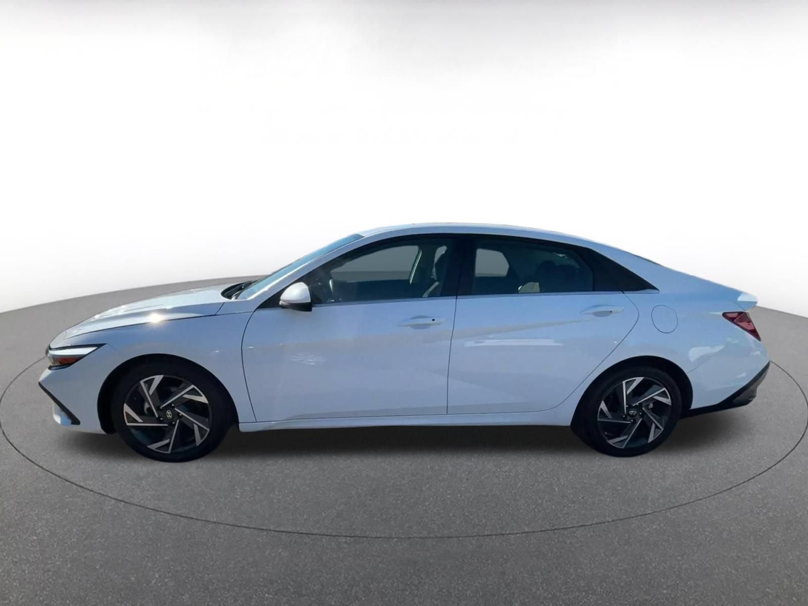 Used 2025 Hyundai Elantra SEL FWD image 8