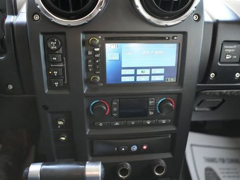 Used 2005 HUMMER H2 Base w/ Preferred Equipment Group image 24