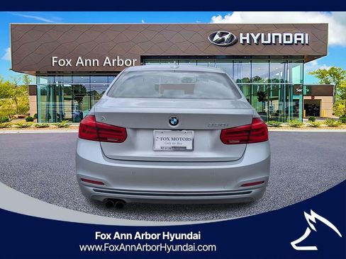 Used 2018 BMW 330i xDrive Sedan w/ Premium Package AWD/4WD image 4