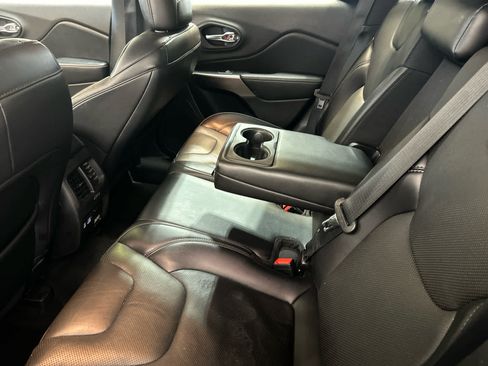 Used 2021 Jeep Cherokee Limited AWD/4WD image 10