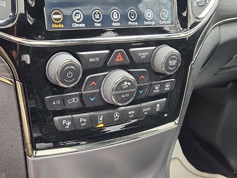 Used 2019 Jeep Grand Cherokee Limited X image 16