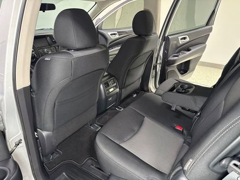 Used 2020 Nissan Pathfinder S AWD/4WD image 22