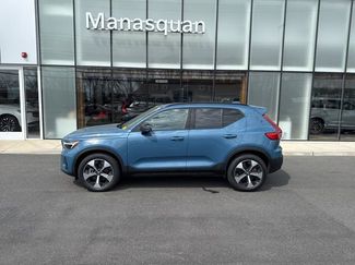 Certified 2025 Volvo XC40 B5 Plus AWD/4WD video 2