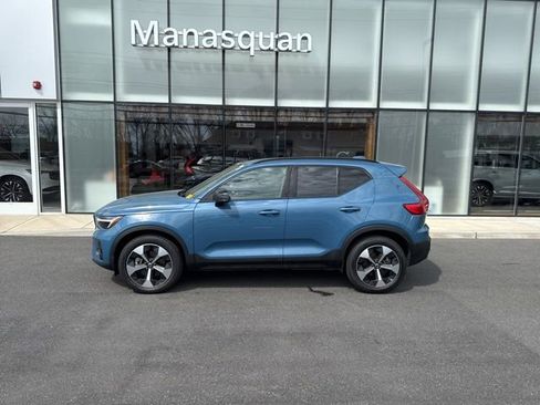 Certified 2025 Volvo XC40 B5 Plus AWD/4WD image 2