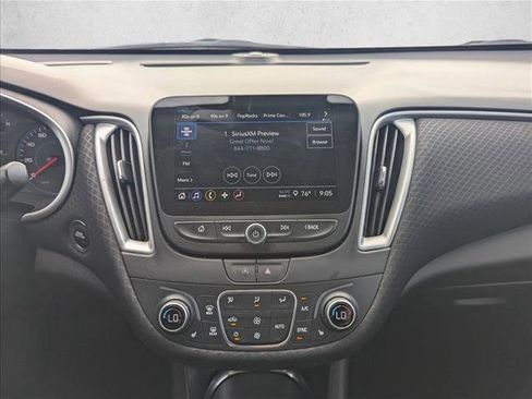 Used 2025 Chevrolet Malibu LT FWD image 14
