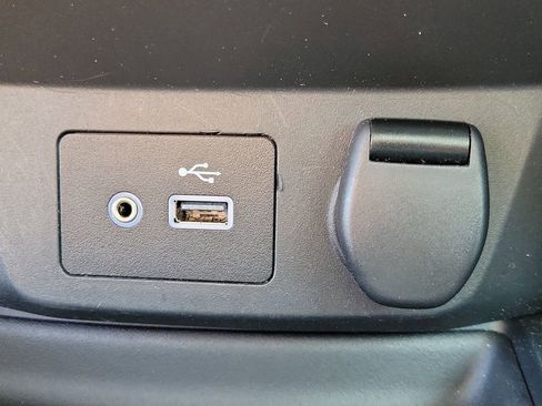 Used 2020 Nissan Rogue S FWD image 27