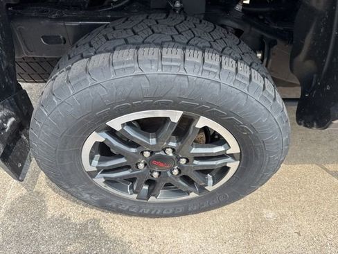 Used 2025 Toyota Tacoma TRD Sport AWD/4WD image 10