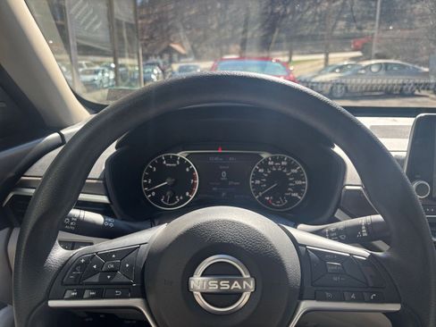 Used 2025 Nissan Altima 2.5 SV image 30