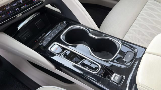Certified 2023 Buick Envision Avenir AWD/4WD image 23