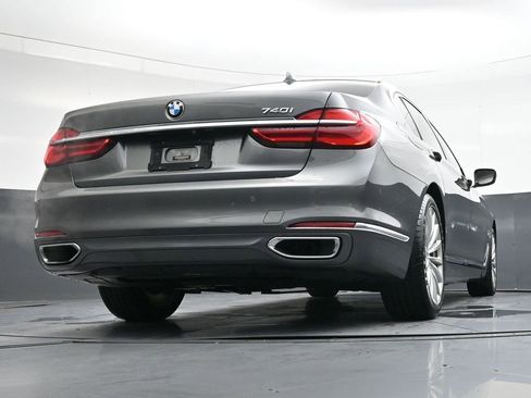 Used 2018 BMW 740i image 28