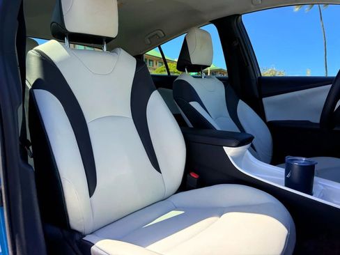 Used 2017 Toyota Prius Prime Premium image 9