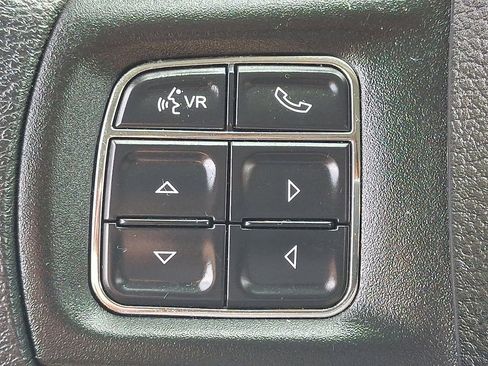 Used 2020 RAM 1500 Classic SLT image 24