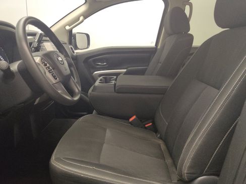 Used 2018 Nissan Titan SV RWD image 17