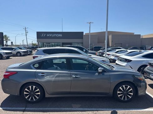 Used 2017 Nissan Altima 2.5 SL w/ 2.5 Technology Package FWD image 1