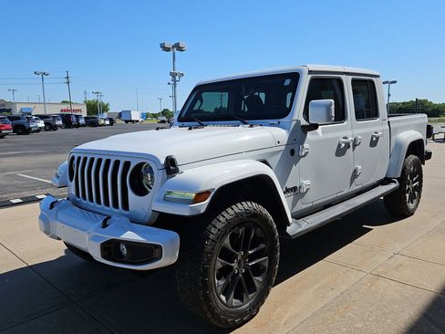 Used 2023 Jeep Gladiator Overland AWD/4WD image 2