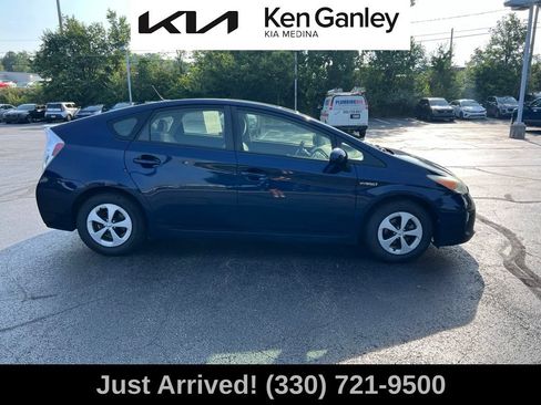 Used 2013 Toyota Prius Three w/ Solar Roof Pkg FWD image 4