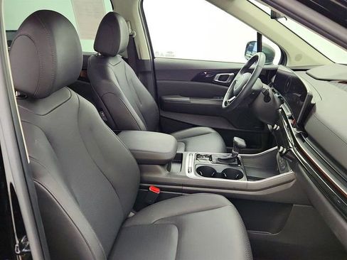 Used 2025 Kia Carnival SX Prestige image 26