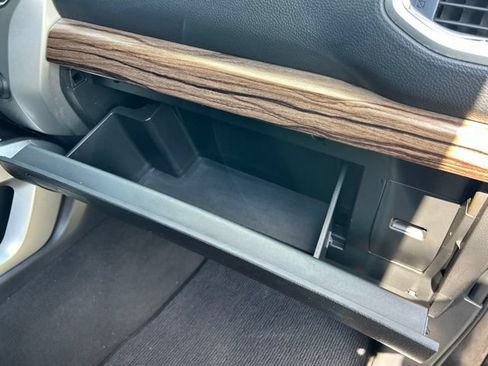 Used 2017 Nissan Titan SL AWD/4WD image 45