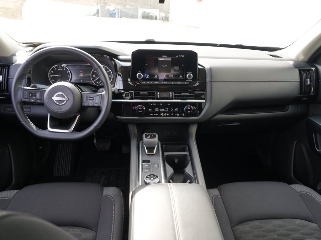 Used 2023 Nissan Pathfinder SV AWD/4WD image 27