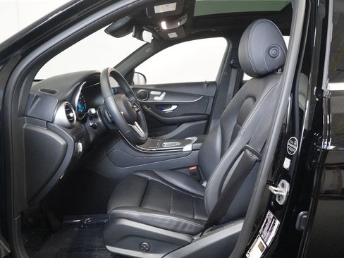 Used 2022 Mercedes-Benz GLC 300 4MATIC image 11