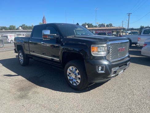 Used 2016 GMC Sierra 2500 Denali w/ Duramax Plus Package AWD/4WD image 2