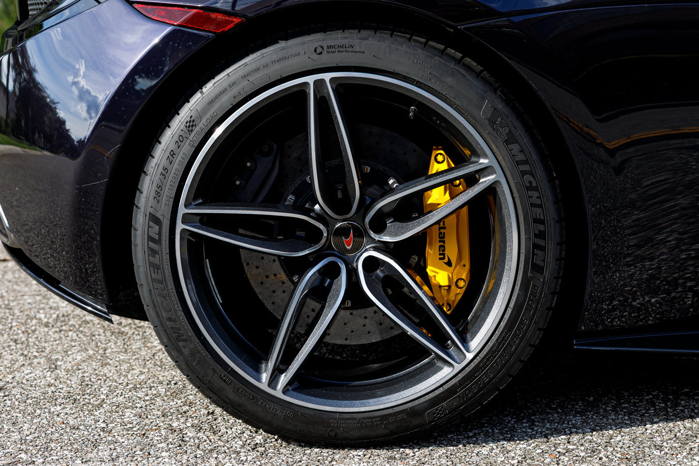 Used 2018 McLaren 570S RWD image 9