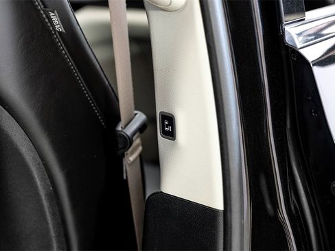 Used 2020 Chrysler Voyager Lxi image 36