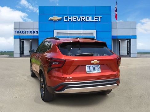 Used 2024 Chevrolet Trax LT w/ Driver Confidence Package FWD image 8