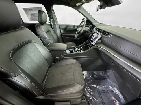 New 2025 Jeep Grand Cherokee L Altitude AWD/4WD image 29