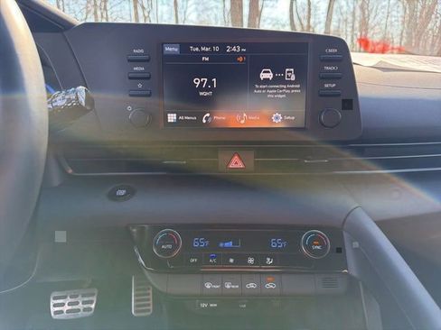 Certified 2025 Hyundai Elantra Sport image 23