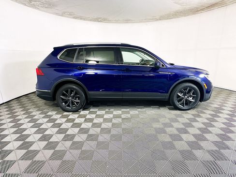 Used 2024 Volkswagen Tiguan SE FWD image 2