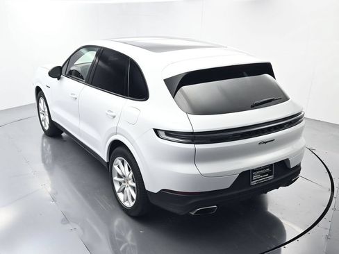 Certified 2024 Porsche Cayenne AWD/4WD image 37