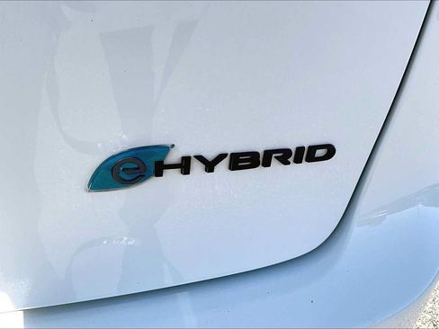 Used 2024 Chrysler Pacifica Limited FWD image 10