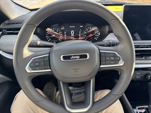 Used 2024 Jeep Compass Latitude image 17