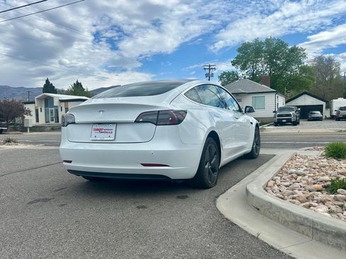 Used 2020 Tesla Model 3 Standard Range image 5