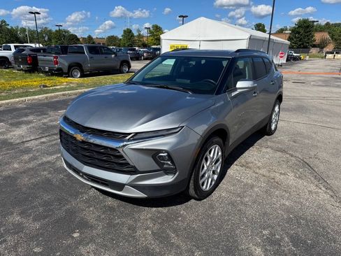 Used 2024 Chevrolet Blazer LT FWD image 3