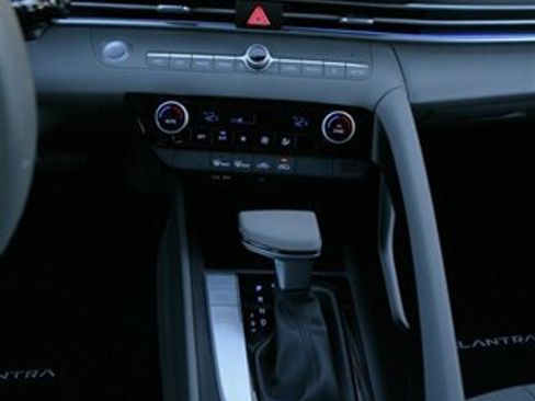 Used 2024 Hyundai Elantra SEL image 18