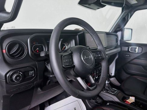Used 2026 Jeep Wrangler Unlimited Rubicon AWD/4WD image 4
