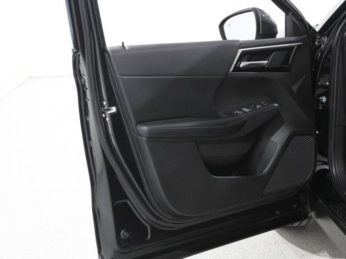 Used 2022 Mitsubishi Outlander SE image 4