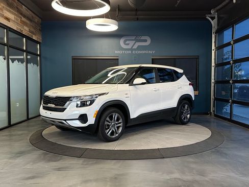Used 2023 Kia Seltos LX AWD/4WD image 7