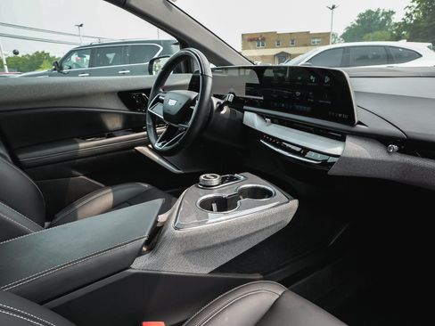 Used 2025 Cadillac Optiq Luxury 1 AWD/4WD image 49